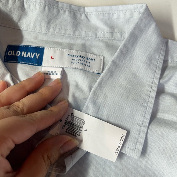 Old Navy Men Classic Fit Everyday Button Down Shirt - Picture 7 of 13